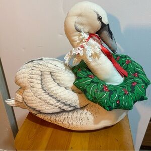 VTG 80s Soft Elegant Swan Holiday Decor with Green Wreath weighted bottom